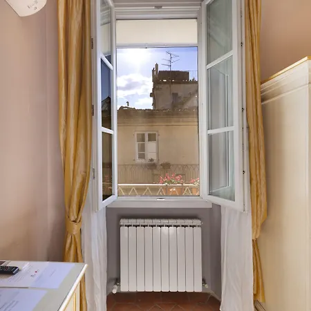 ベッド・アンド・ブレックファスト アイ クアトロ ポエティ