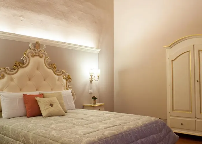 I Quattro Poeti Nocleg ze śniadaniem 4*